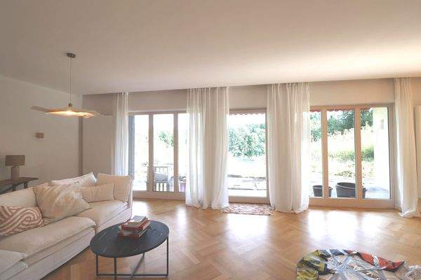 EG Wohnzimmer Blick Terrasse und Garten