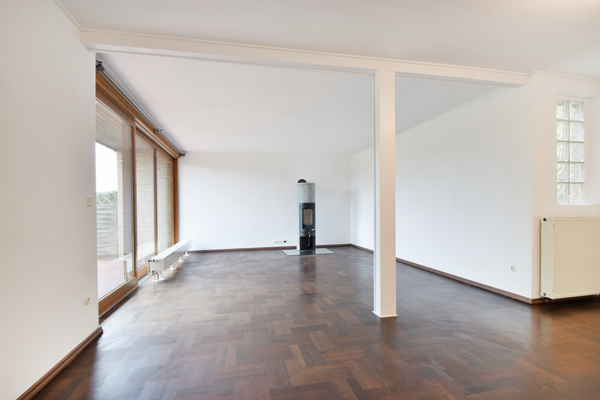 Lichtdurchflutetes Wohnzimmer