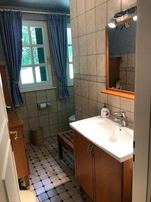 Akzente aus Holz u. Keramik