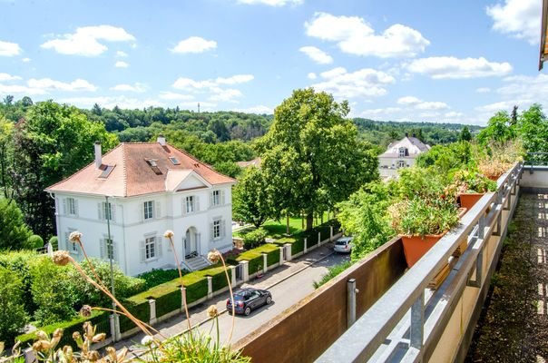 Südterrasse mit Blick ins Grüne