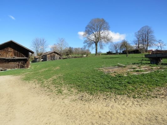 dazugehöriges Grundstück 