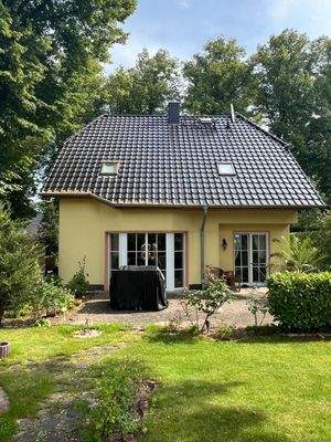 Hausansicht Garten.jpg