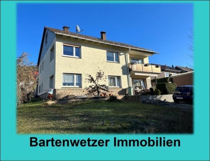 ***Renditeobjekt mit Potenzial vor den Toren von Kassel*** 3-Familienwohnhaus mit Garage und Stellplätzen in Helsa