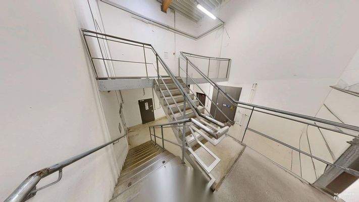 Treppenhaus inkl. Fahrstuhl