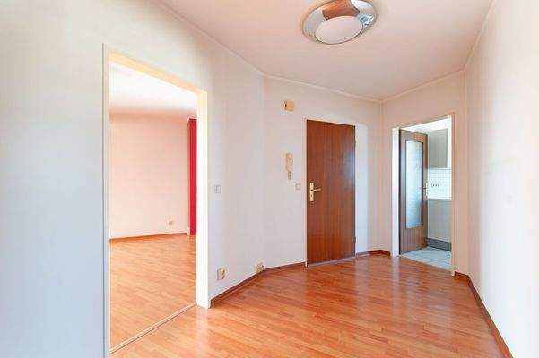 Durchdachter Flur mit Verbindung zu den Räumen