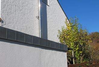 Ansicht Ostseite mit Edelstahlkamin.JPG