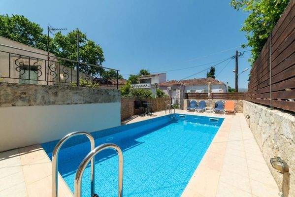 Kreta, Armeni bei Chania: Traditionelles Steinhaus mit privatem Pool zu verkaufen