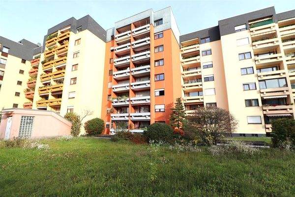 Rückansicht mit Balkon