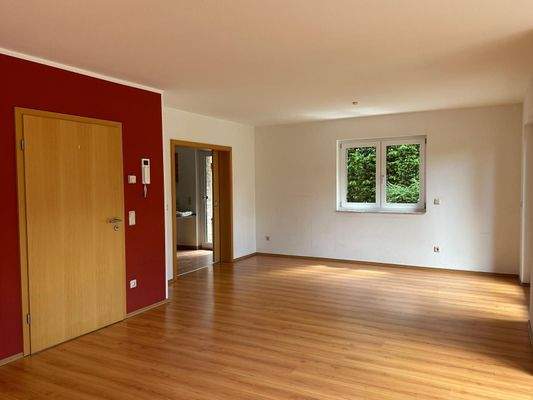 Wohnzimmer_Blick in die Küche