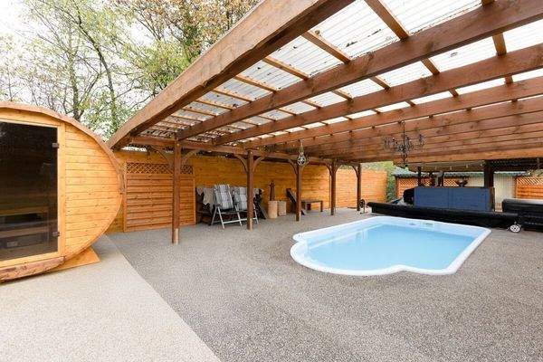Überdachte Wellnessoase