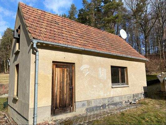 Garage mit Werkstattteil