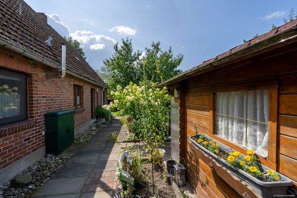 Zuwegung zum Wohnhaus und der Einliegerwohnung