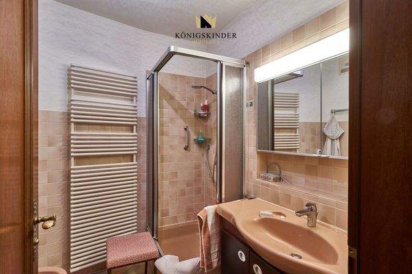 sehr bequem: das Duschbad direkt daneben