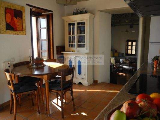 img_ba378e10-c6b5-4b21-86d3-ea0f18bbcba9