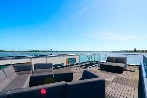 und Platz für gemütliche Loungemöbel