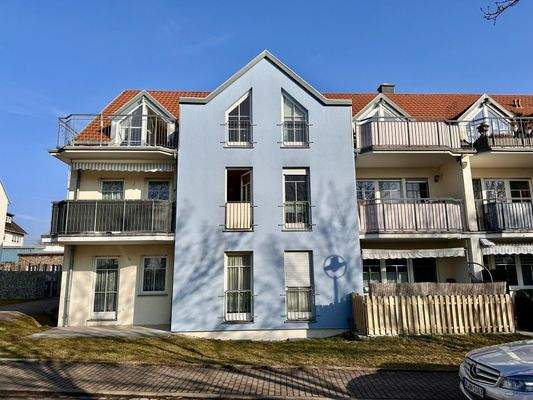 Südseite des Hauses, mit Balkon oben links  
