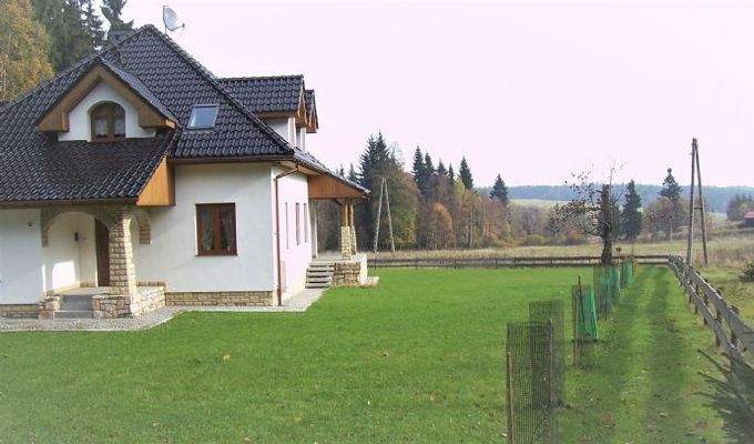 Seitenansicht mit Blick zur Lichtung