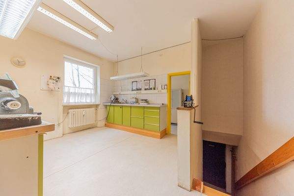 Büro / Küche / Personalraum / Zugang UG