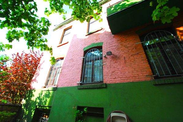 Seitenansicht vom Patio aus gesehen