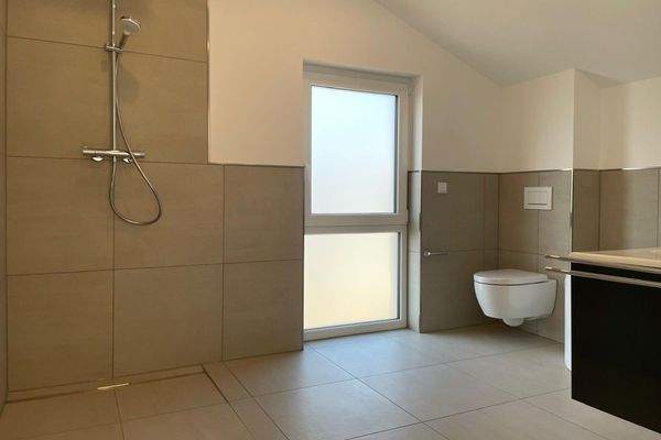 Bad mit ebenerdiger Dusche