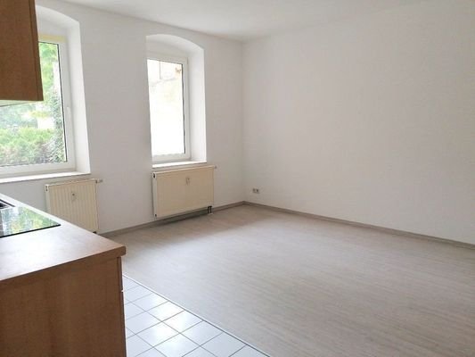 Wohnzimmer mit neuem Laminat