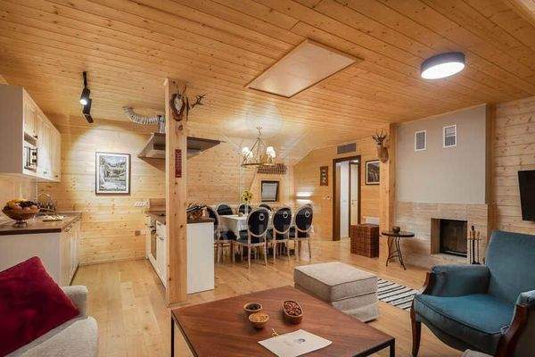 Auch hier mit wohligem Kamin