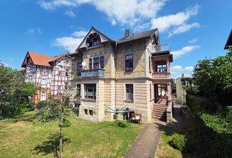 Frontansicht der Fachwerkvilla