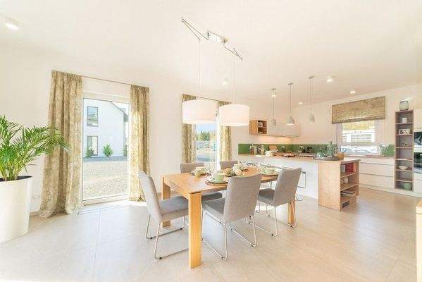 Esszimmer und Küche