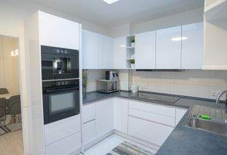 neue, hochwertige Einbauküche 