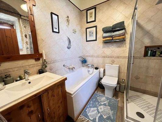 Kreta, Paleloni – Traditionelles kretisches Haus mit ikonischen Steinbögen