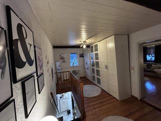 Flur OG große Wohnung