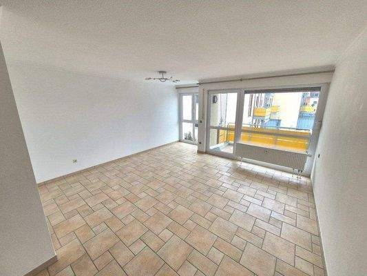 Wohnzimmer mit Balkon