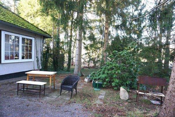 Sitzgelegenheit vor dem Haus