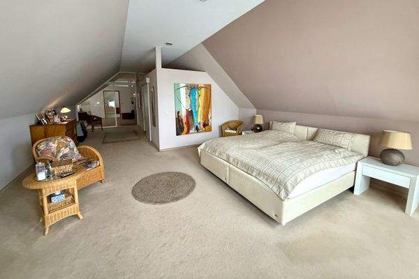 Dachgeschoss - Schlafzimmer mit Ankleide