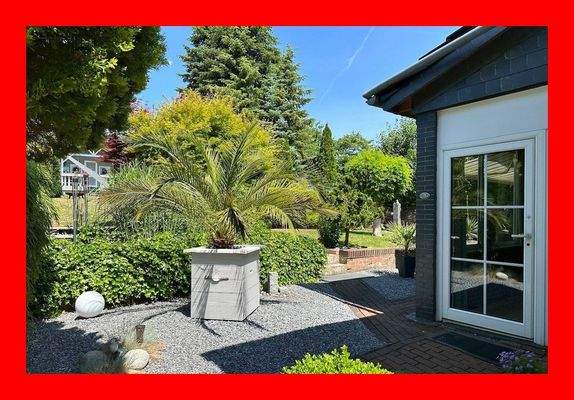 Stilvoll angelegter Eingangsbereich