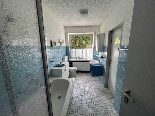 Badezimmer Dachgeschoss rechts