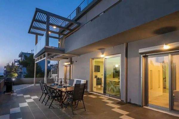 Kreta, Akrotiri: Geräumige moderne Villa mit spektakulärem Blick auf das Meer und die Bucht zu verkaufen