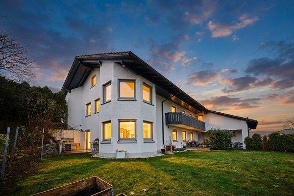 Außenbereich (Straßenseite) 