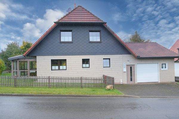 Hausansicht von der Straße