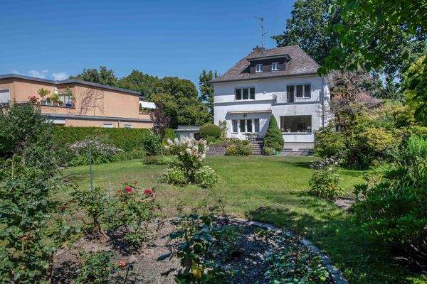 Blick vom Garten aufs Haus