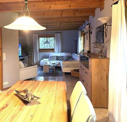 Wohnzimmer mit Essbereich