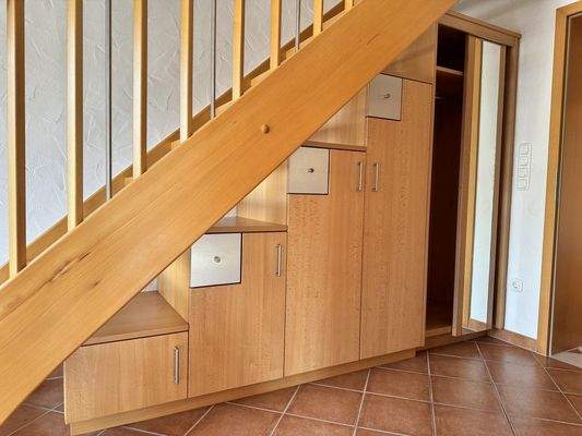 Treppe mit Einbauschrank