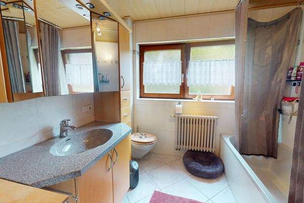 Badezimmer im Erdgeschoss