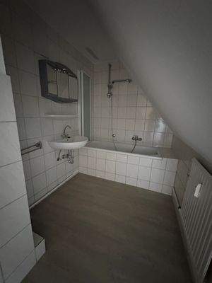 Badezimmer mit Dachschräge