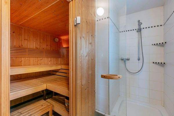 Sauna + Dusche EG