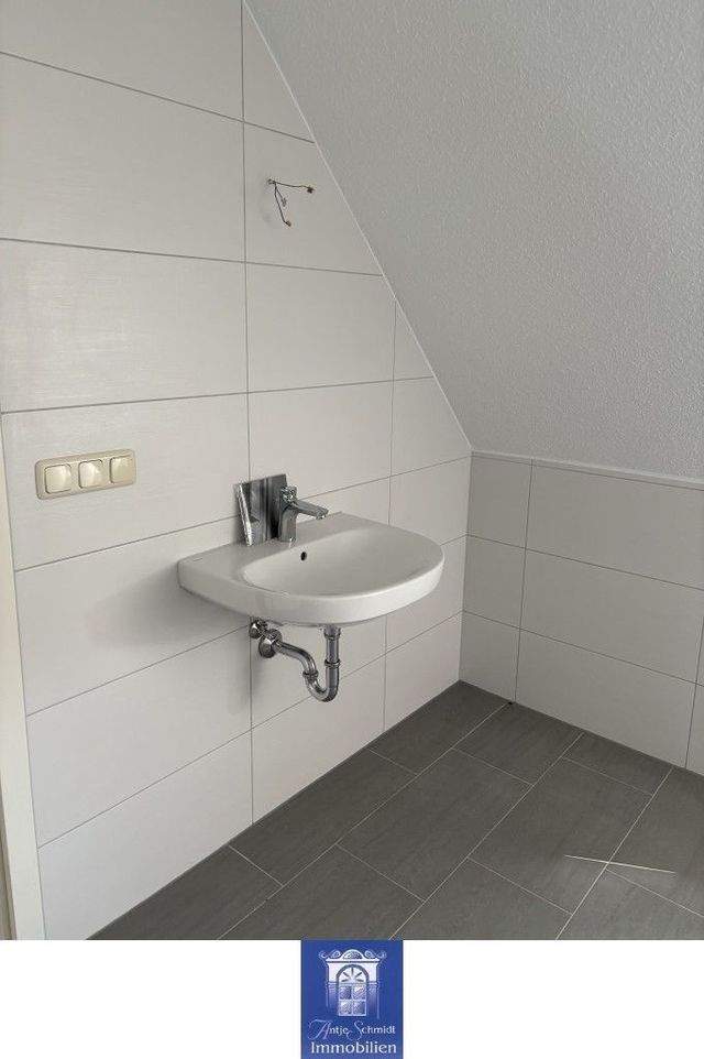 Individuelle und geräumige Dachwohnung! Tageslichtbad mit Wanne und Dusche! - Photo 5