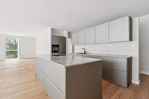 Moderne Alno Küche mit innenliegender Abzugshaube und ausreichend Platz!