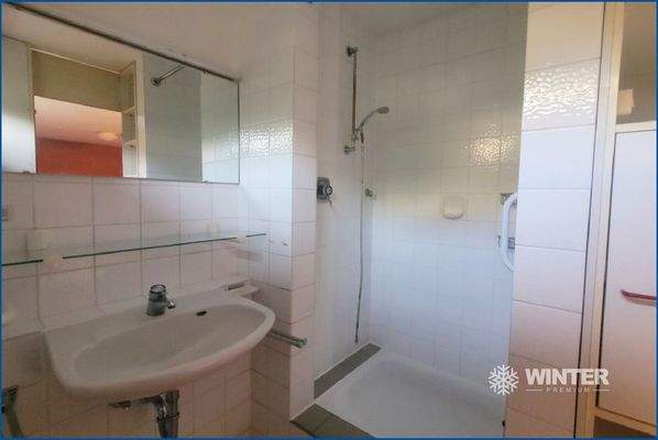 EG Bad bei Elternzimmer