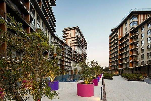 Commercial Properties with Corporate Tenancy in İzmir Bornova