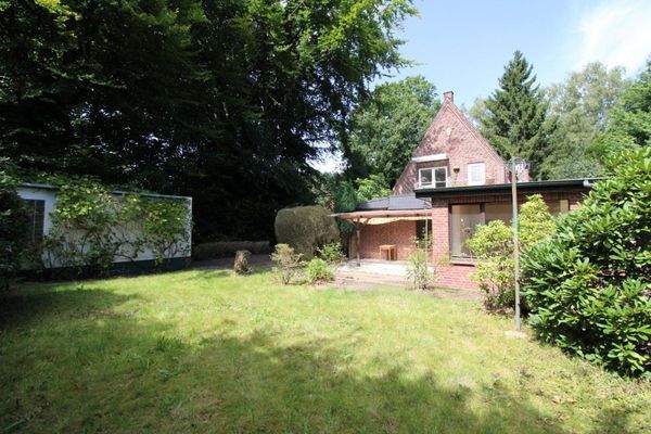 Südgarten und Garage